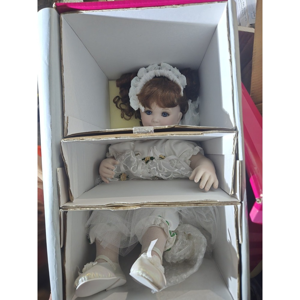 Marie‎ Osmond White Christmas Coming Up Roses Collection Porcelain Doll